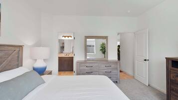 3 bedrooms, desk, iron/ironing board, WiFi