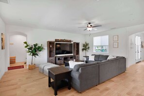 TV, offices - Modern Home w/ Large Backyard, Office & EV Charger (Hanford)