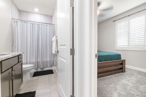 5 makuuhuonetta, työpöytä, silitysrauta/-lauta, Wi-Fi