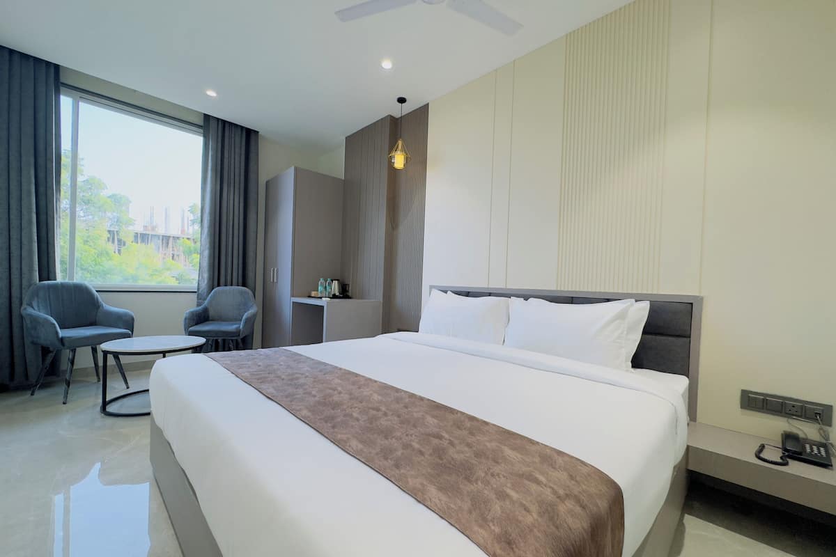Executive Room, City View