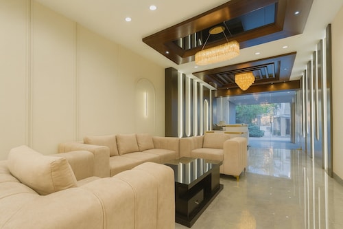 Travinities Hotel Avni Palace