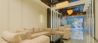 Travinities Hotel Avni Palace