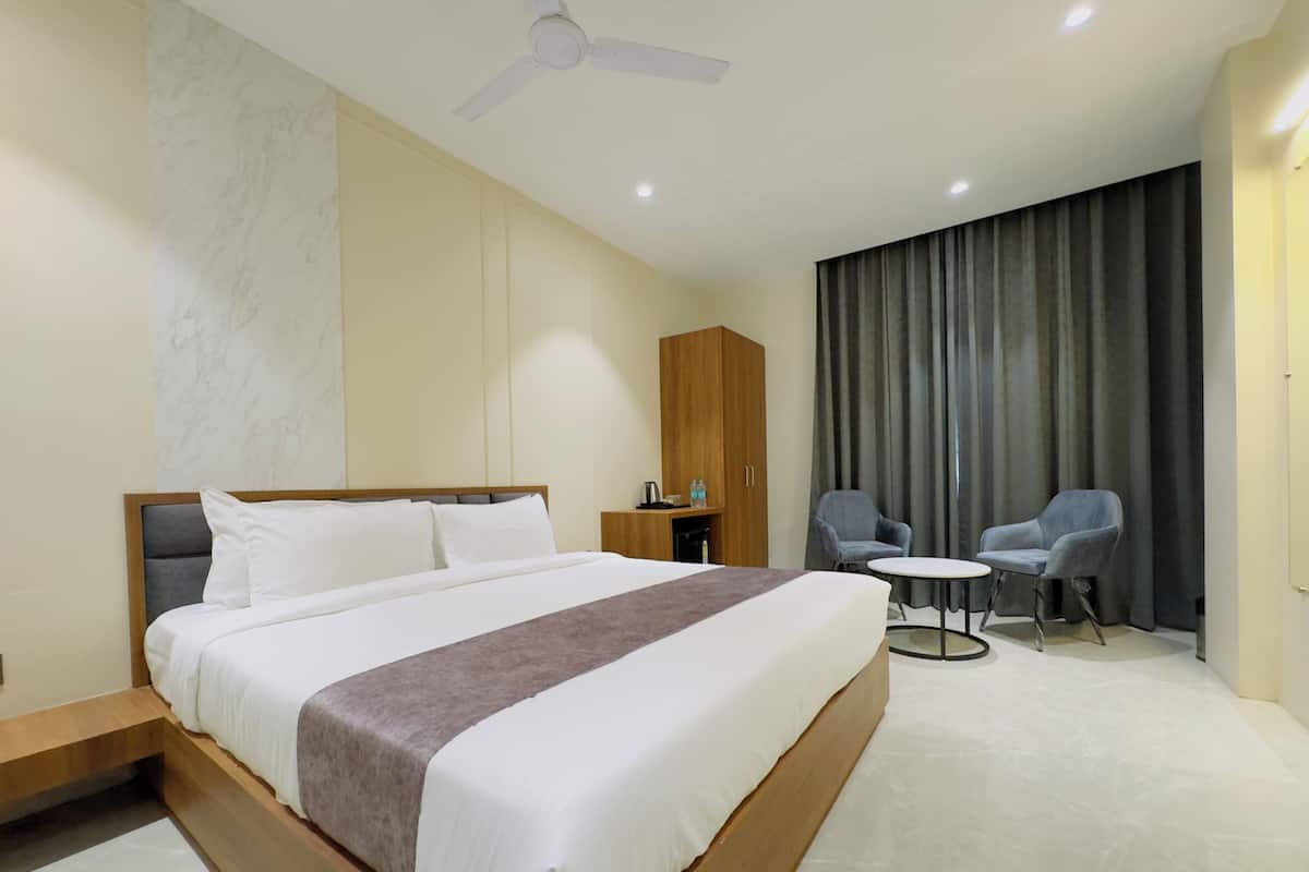 Deluxe Double Room, City View