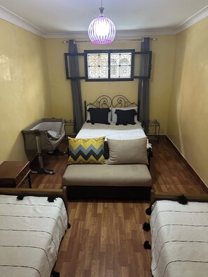 Iron/ironing board, WiFi, bed sheets