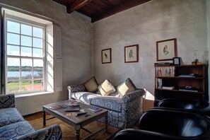 Standard Cottage, Patio, Lagoon View | Living area