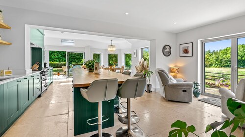 Leafield House - pet friendly near Cheltenham