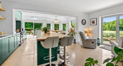 Leafield House - pet friendly near Cheltenham