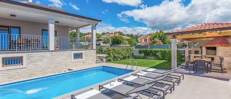 Villa (4 Bedrooms) | Exterior