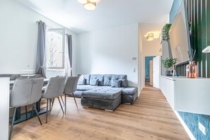 Smart TV - Sweet 2BR & 1LR Stylish Apt, Around Donaustadt (Vienna)