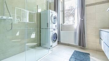 Shower, soap, shampoo, toilet paper