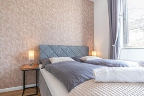 2 bedrooms, WiFi, bed sheets - Sweet 2BR & 1LR Stylish Apt, Around Donaustadt (Vienna)