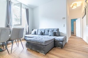 Smart TV - Sweet 2BR & 1LR Stylish Apt, Around Donaustadt (Vienna)