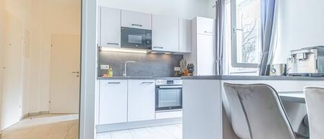 Fridge, microwave, oven, stovetop