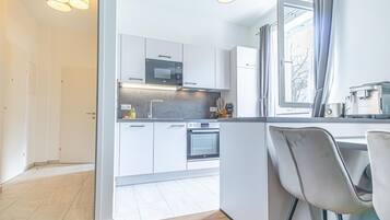 Fridge, microwave, oven, stovetop