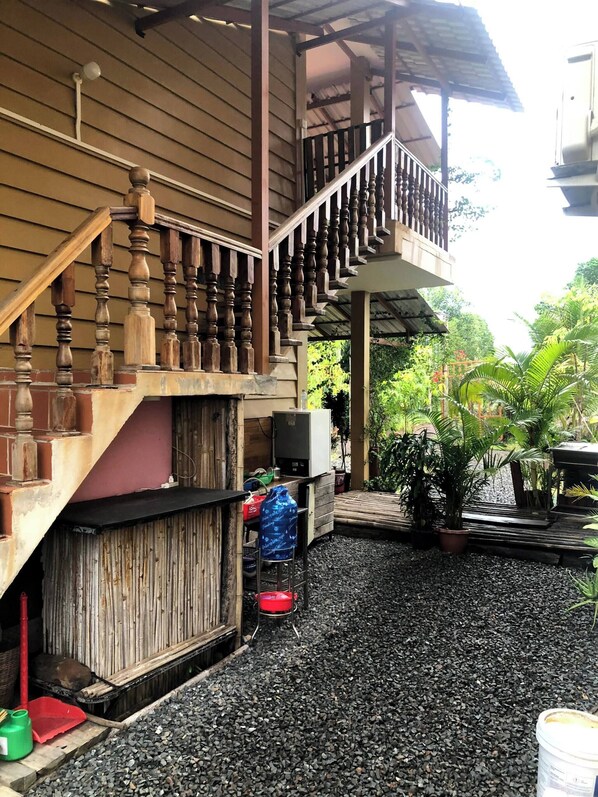 Apartment, 1 Bedroom, Smoking, Patio | Property grounds