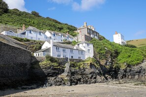 Exterior - Located in a picturesque fishing village of Port Isaac, a gem not to be missed (Port Isaac)