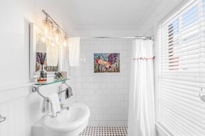 Shower, towels