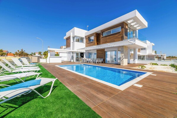 Villa (3 Bedrooms) | Front of property