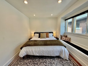1 bedroom, travel cot, free WiFi, bed sheets