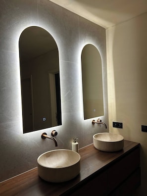 Casa, 3 habitaciones, patio, vista al jardín | Baño