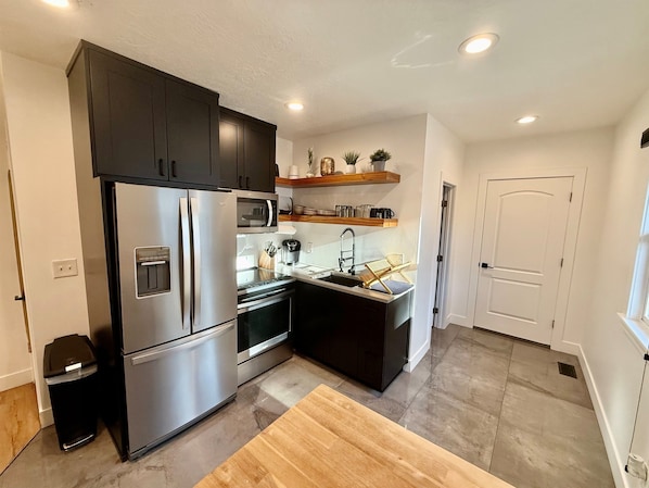 Fridge, microwave, oven, stovetop - Downtown Trolley Spot (Salt Lake City)