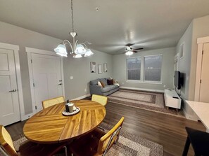 Interior - Mountain View Retreat-Near SLC (Riverton)
