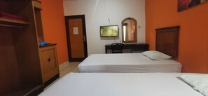 Quarto duplo luxo | Escrivaninha, Wi-Fi de cortesia, roupa de cama