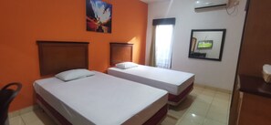 Deluxe Twin Room | Desk, free WiFi, bed sheets