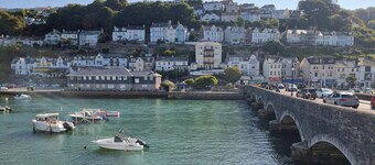 Seaside Escape at Looe Cottage