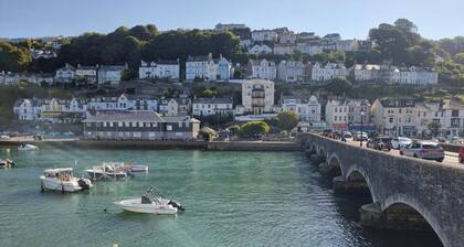 Seaside Escape at Looe Cottage