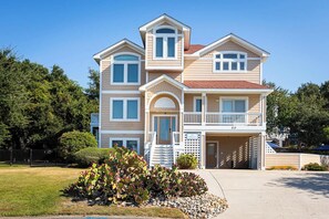Exterior - New Listing! Game room, Private pool & Hot Tub (Kitty Hawk)