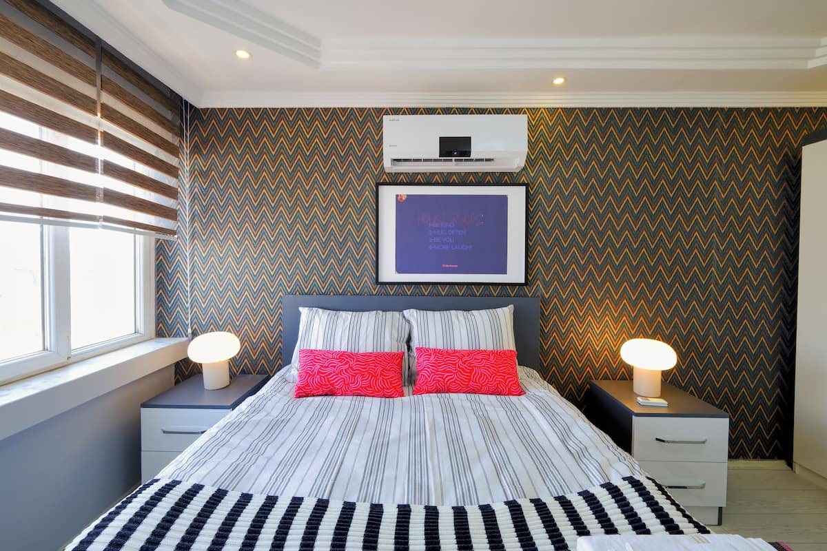 Condo Exclusive, 1 giường cỡ queen và sofa giường, bếp, quang cảnh biển | Bộ đồ giường cao cấp, bàn, khu vực làm việc phù hợp cho laptop