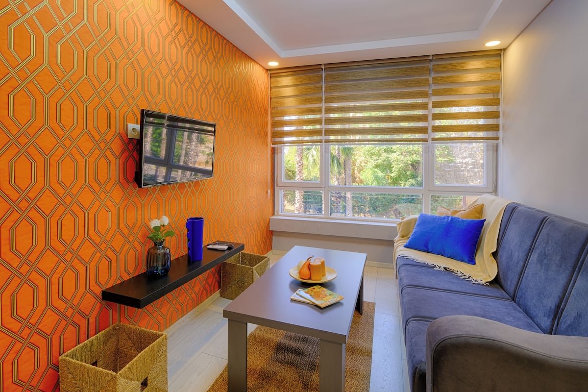 Family Condo, 3 Bedrooms, Air conditioning, City View | Living area | 43-inch Smart TV with cable channels