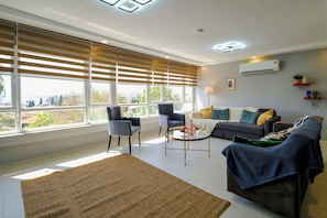 Panoramic Condo, 1 Queen Bed with Sofa bed, Kitchen, Executive Level | Living area - Maxi Hadrian (Antalya)