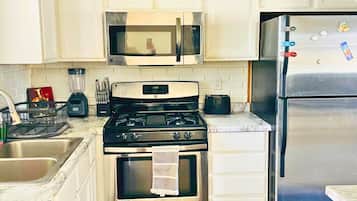 Micro-ondes, four, plaque de cuisson, lave-vaisselle