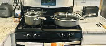 Cozy 2-bedroom apartment + Office,Yard 12 Min to Twin Cities