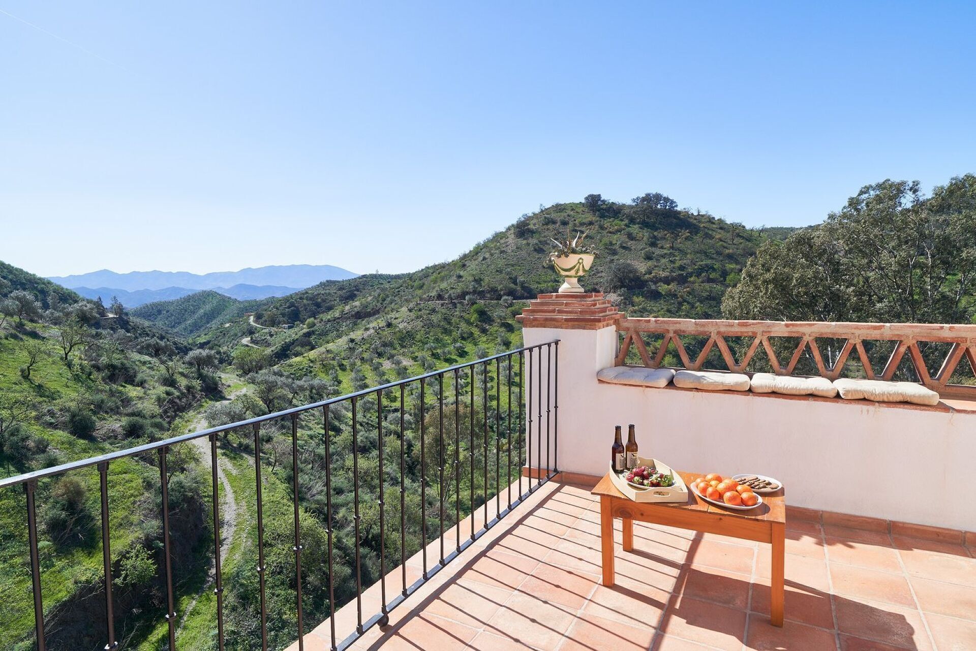 المنطقة المحيطة بالمنشأة