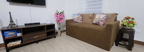 Condo, 1 Bedroom, Accessible, Garden View | Living room