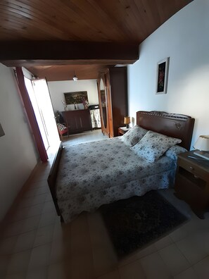 3 bedrooms, iron/ironing board