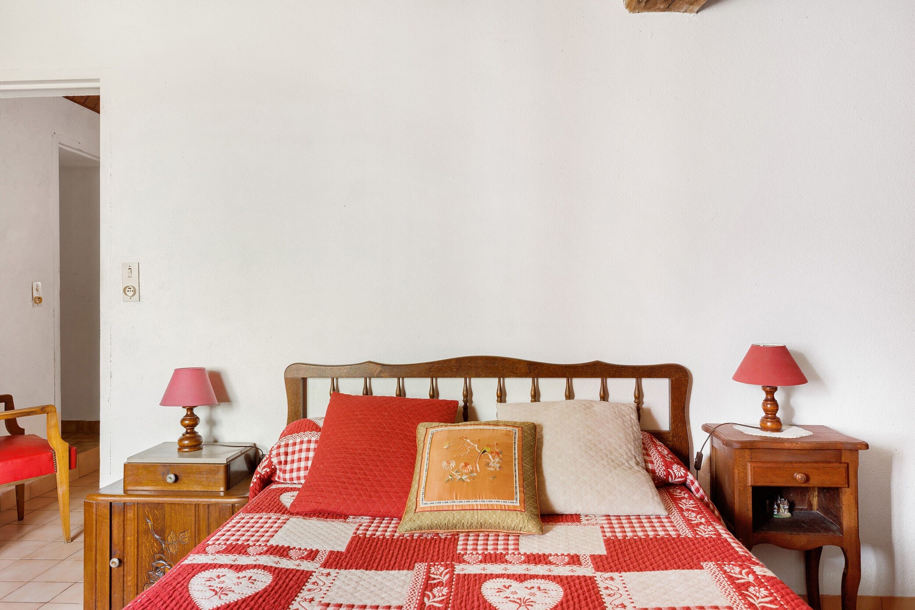 3 chambres, fer et planche à repasser