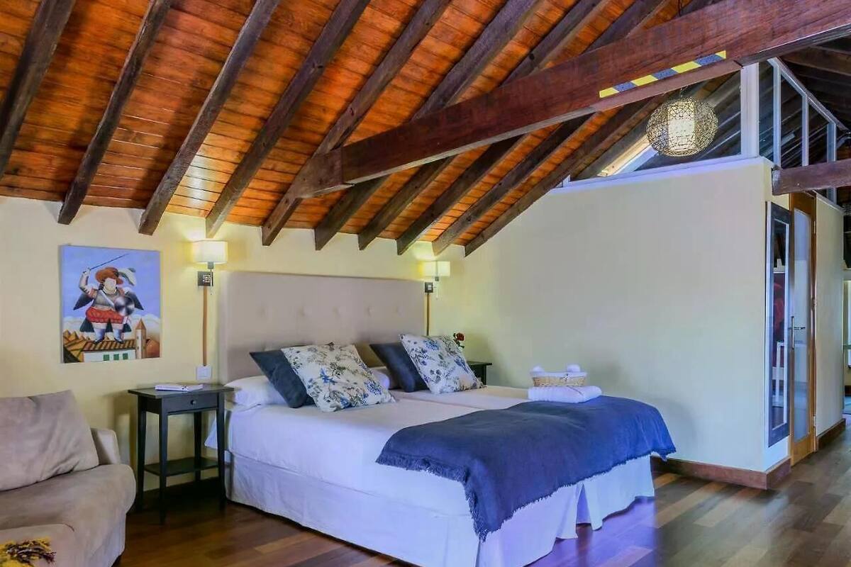 Deluxe Apartment, Patio | Iron/ironing board, free WiFi