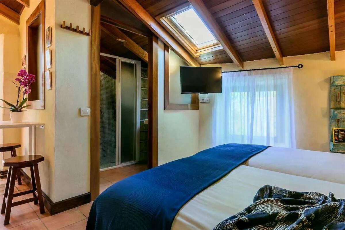 Studio, Mountain View | Iron/ironing board, free WiFi