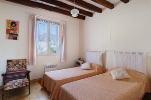 2 bedrooms, iron/ironing board