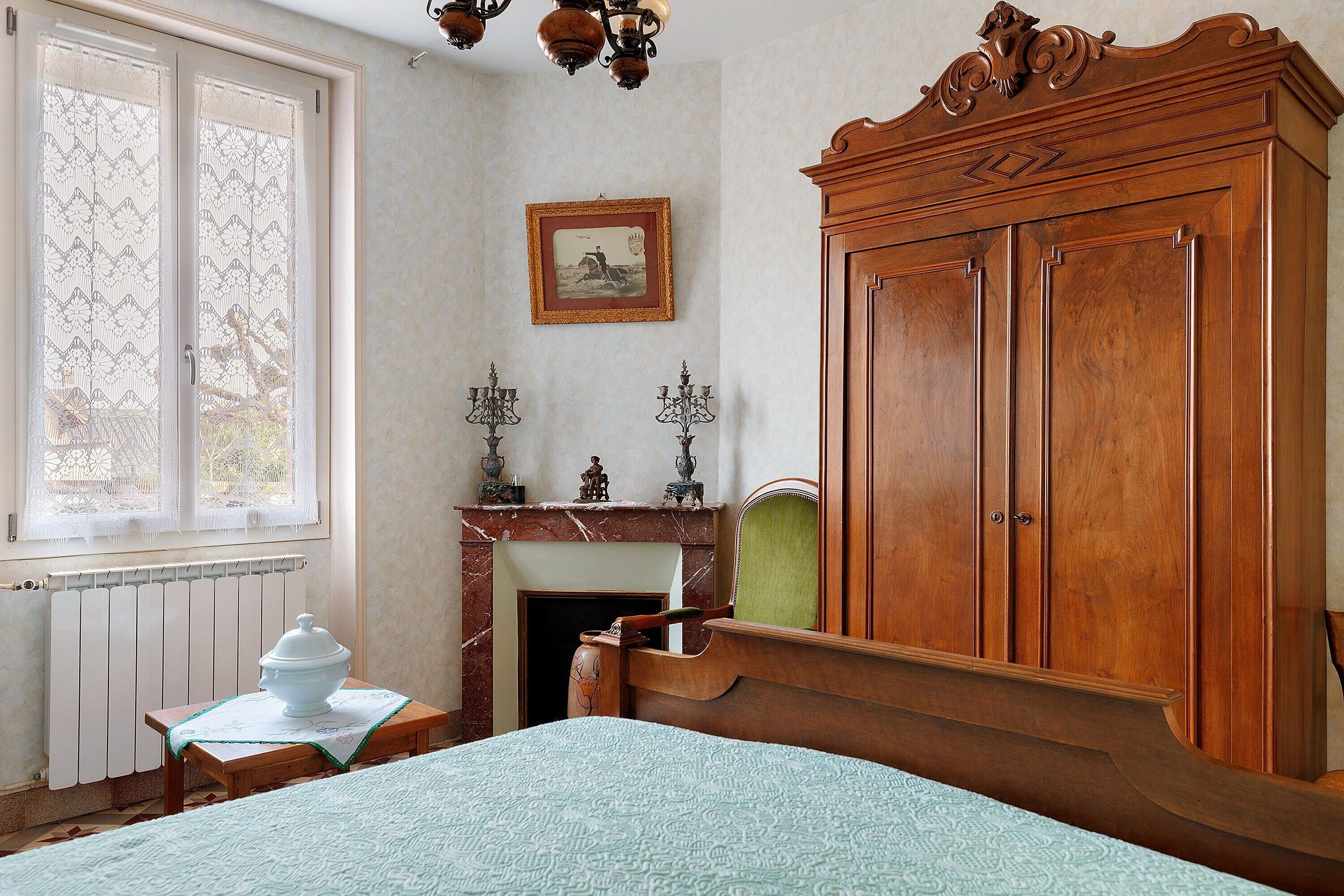 2 chambres, fer et planche à repasser