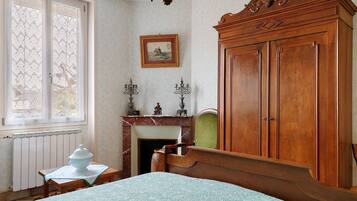 2 chambres, fer et planche Ă repasser