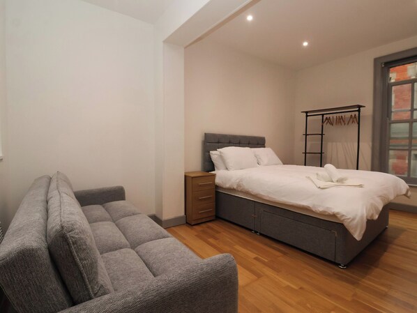 2 habitaciones, decoración personalizada y muebles diferentes 