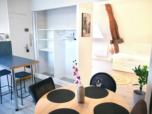 Unclassified image, 5 of 11, button - Soul House (Sens)