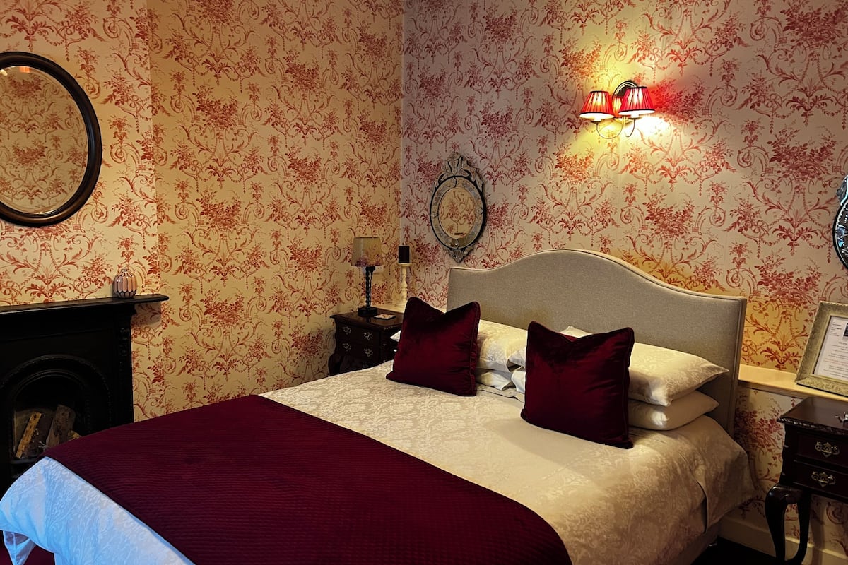 Comfort Double Room | Blackout drapes, iron/ironing board, free WiFi