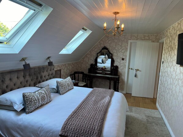 Deluxe Double Room | Blackout drapes, iron/ironing board, free WiFi
