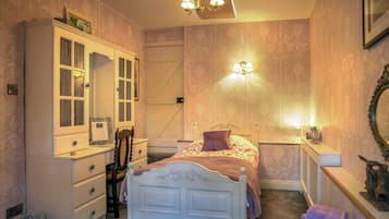 Standard Twin Room | Blackout curtains, iron/ironing board, free WiFi